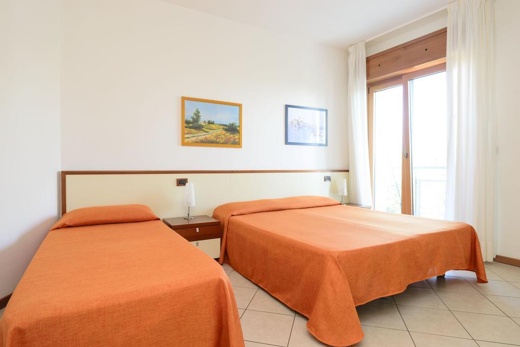 Sunbeach Apartments Lignano Sabbiadoro Exterior foto